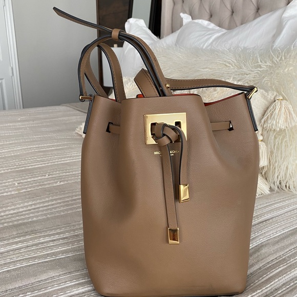Michael Kors Miranda Bucket Bag - Picture 7 of 10